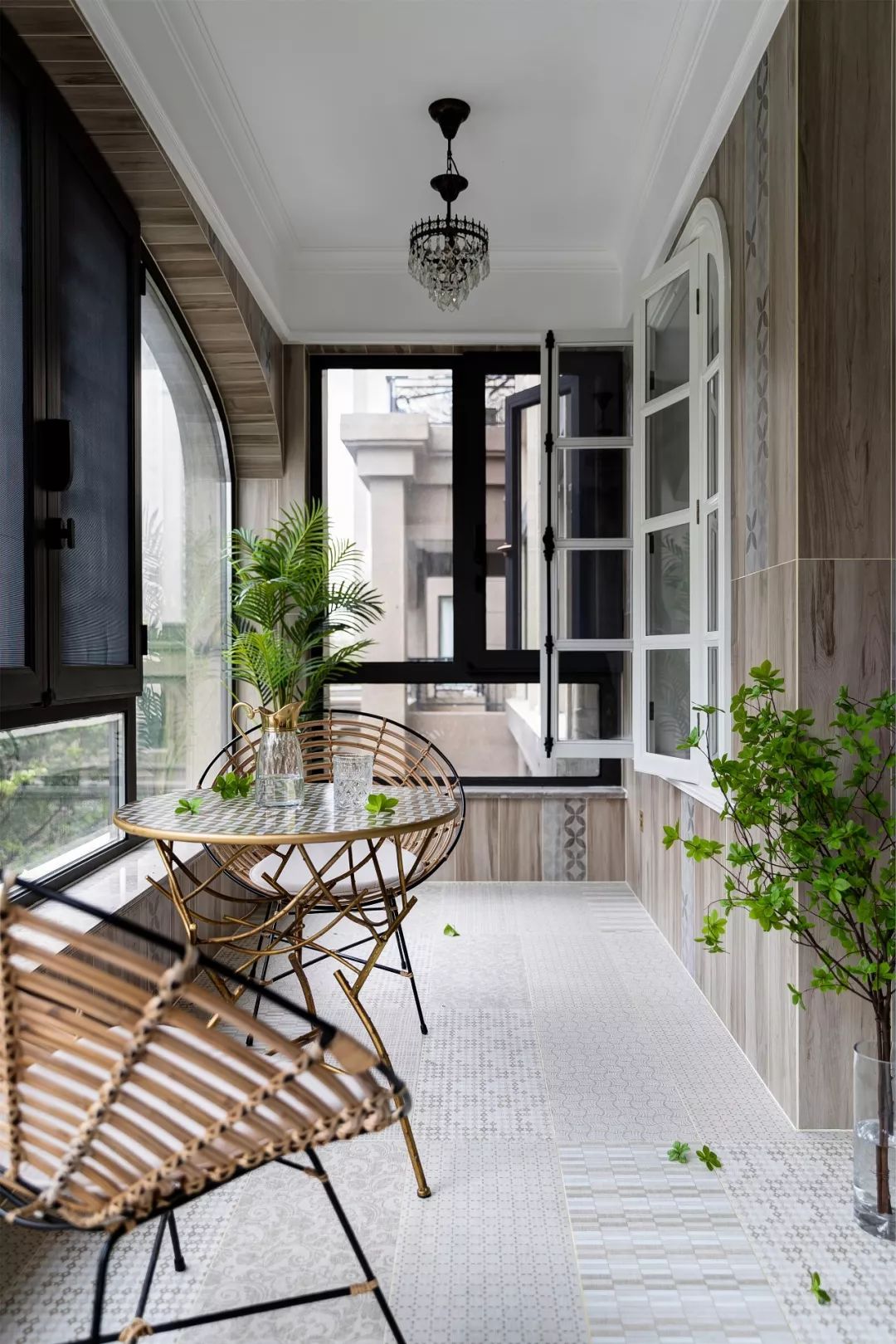 美式輕奢風(fēng)格家裝設(shè)計(jì)室內(nèi)裝修效果圖-陽臺(tái)